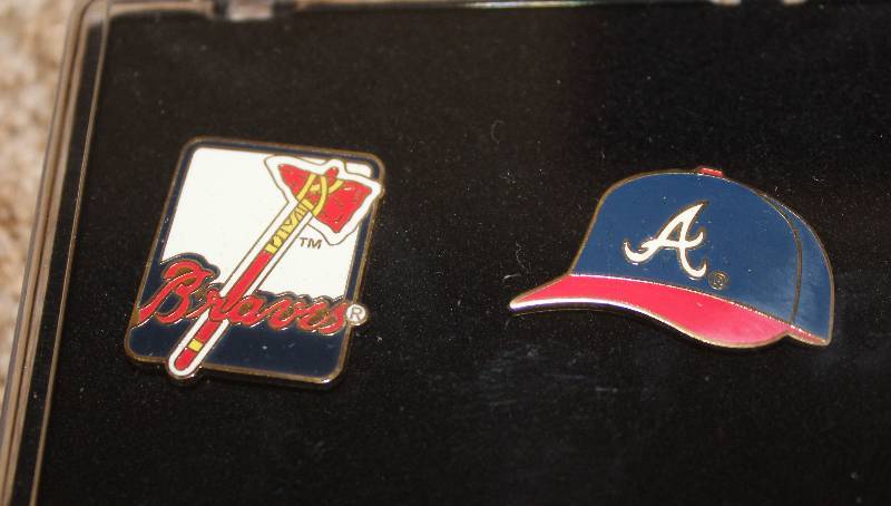lot 8266 image: Atlanta Braves Pin Set