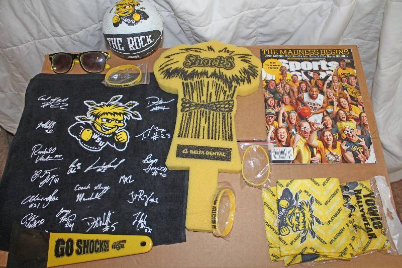 lot 8272 image: WSU Memorabilia