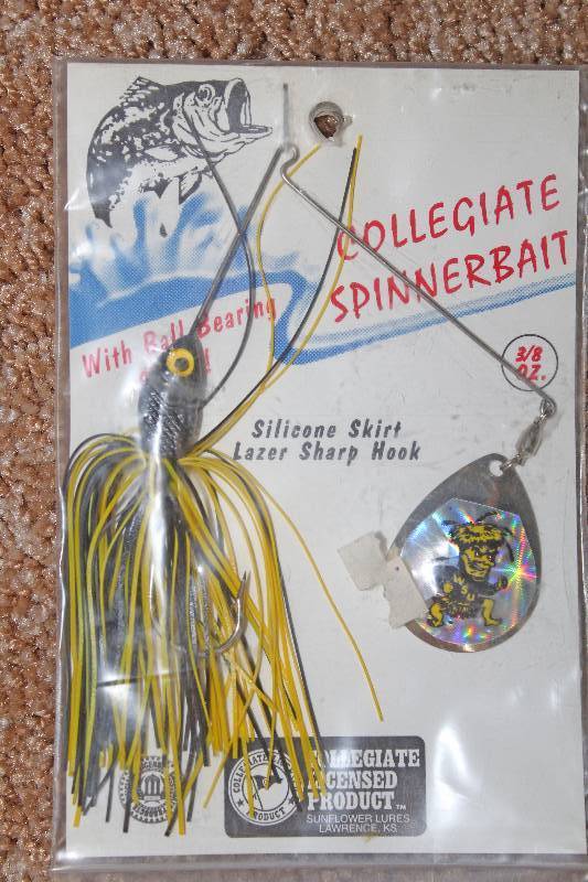 lot 8275 image: WSU WuShock - Collegiate Spinnerbait
