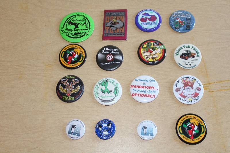 lot 8813 image: Lot of Assorted Buttons From Various Festivals and Events - Neat