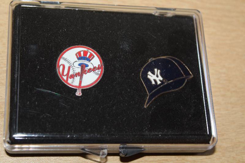 lot 8823 image: Pin Set - New York Yankees - Baseball - MLB