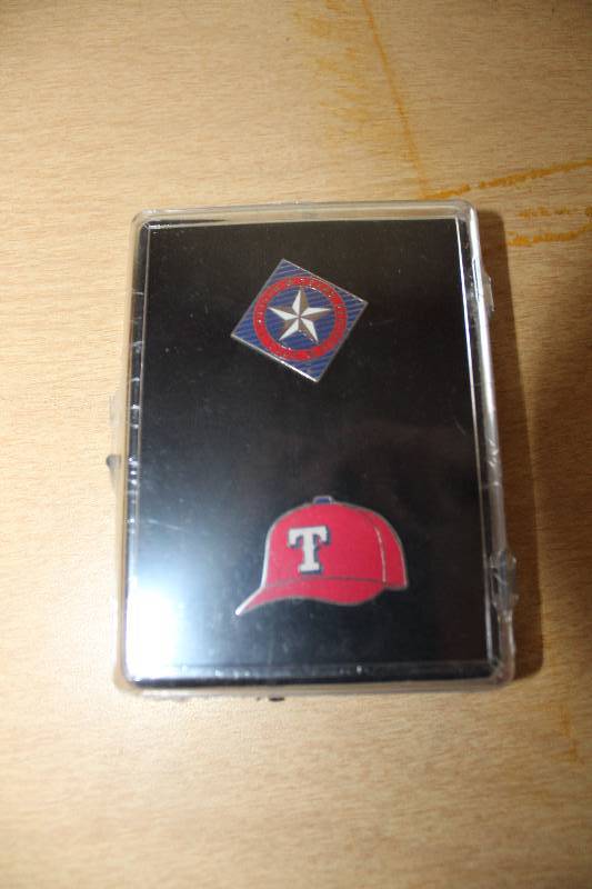 lot 8829 image: Pin Set TEXAS RANGERS - Baseball WOW