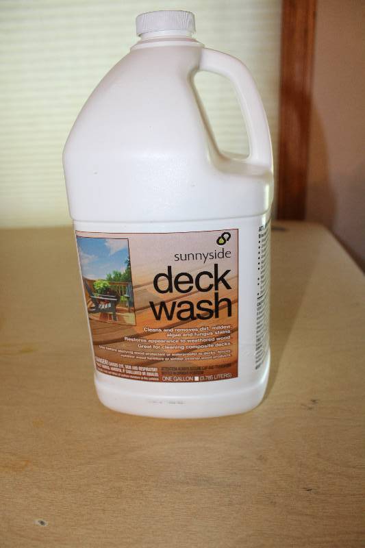 lot 8841 image: One Gallon Jug of Sunnyside Deck Wash