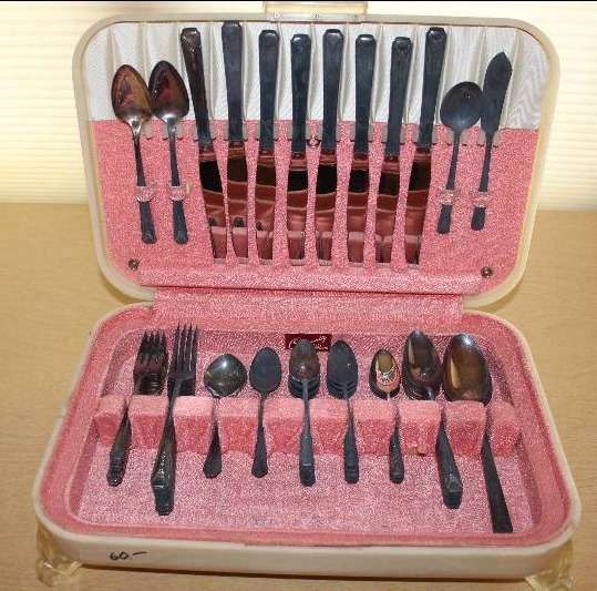 lot 8859 image: Very nice Community Silverplate - Flatwear Set - w AMAZING storage box - (could be Bakelite) Excess of 50 Pieces