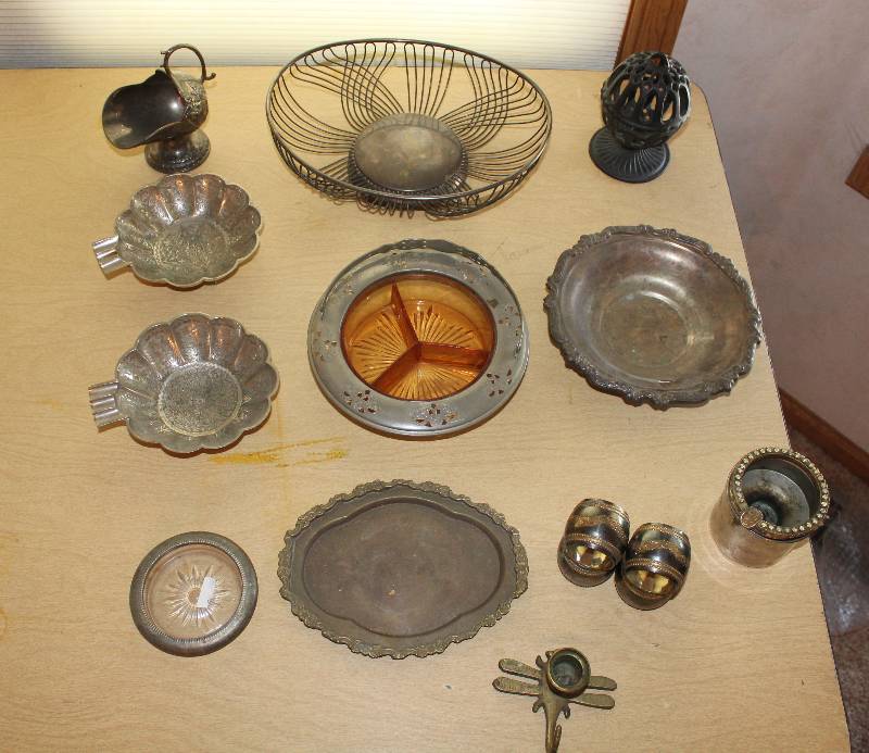 lot 8862 image: Assorted Silver Plate Pieces - See pics for details