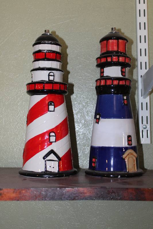 lot 5000 image: Lot of Lighthouse Figurines