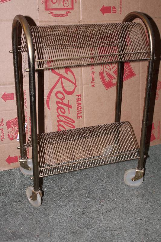 lot 5011 image: Vintage Record Album Stand - Rolls w Wheels - Groovy Baby 25 tall