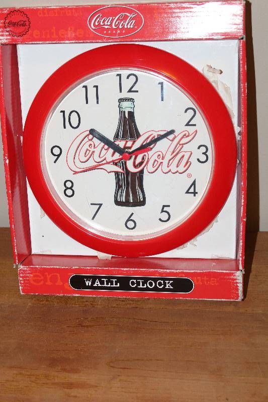 lot 5014 image: Cool Coca Cola Wall Clock - In original box