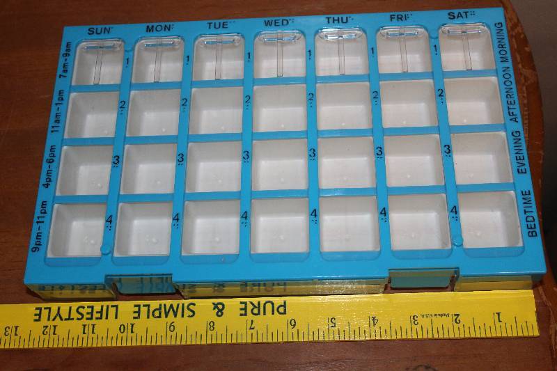lot 5027 image: Pill Organizer - 7 Days x 4 Times  28 pill spots (or 4 weeks x 1 Time)