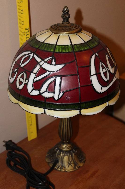 lot 5029 image: Coca Cola Stained Glass Style Lamp - Very Nice