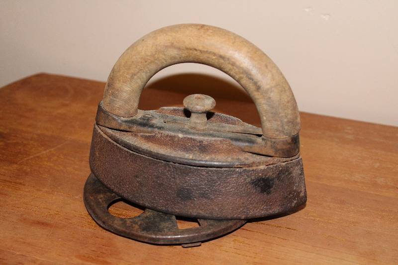 lot 5036 image: Sad Iron and Trivet