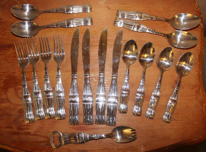 lot 5042 image: 14 Pieces of Flatware