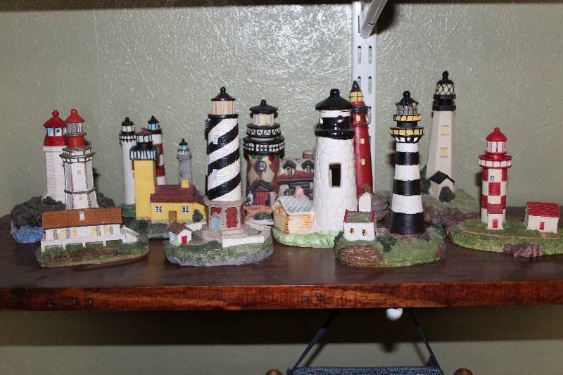 lot 5048 image: 11 Piece Light House Figurines