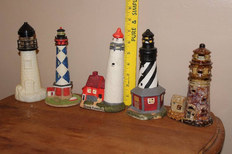 lot 5056 image: Lot of 5 Lighthouse Decor- Very Cool