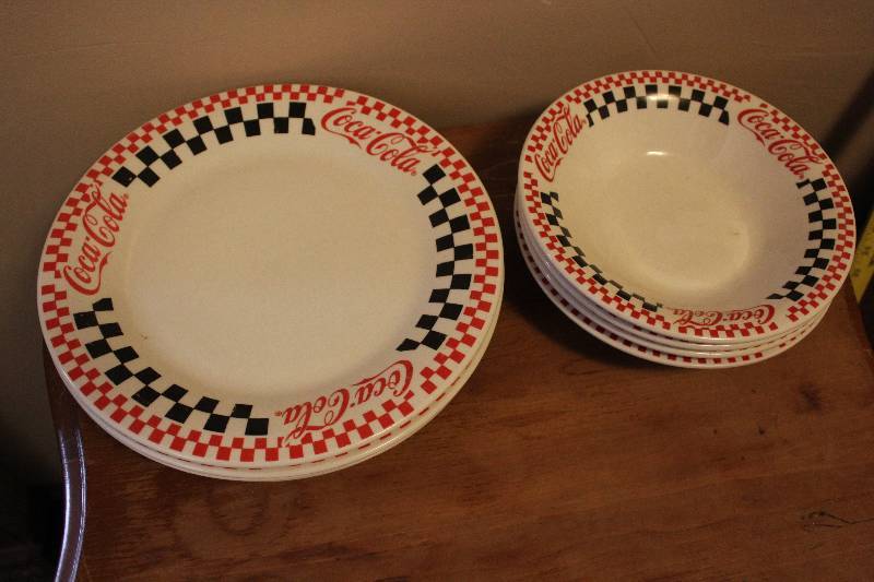 lot 5068 image: Lot of Coca Cola Plates and Bowls (4 each) checker board design - COOL
