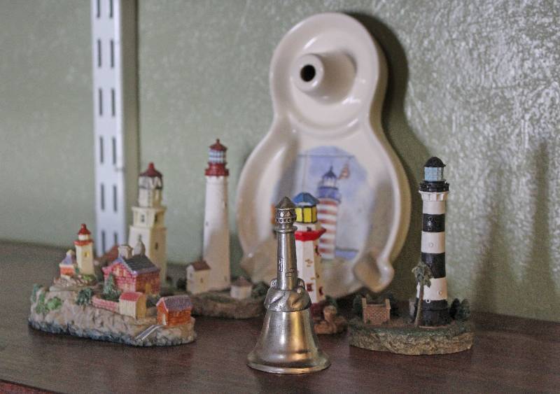 lot 5074 image: Lot of 6 Lighthouse Home Decor Pieces - 1 Ashtray, 6 Figurines