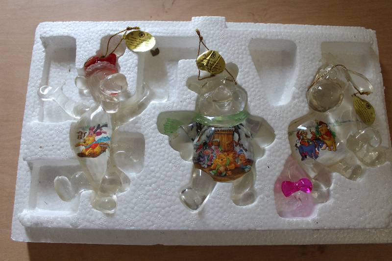 lot 8123 image: Set of 3 Disney Pooh Ornaments- Cute