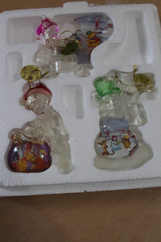 lot 8125 image: Set of 3 Disney Pooh Ornaments- Cool