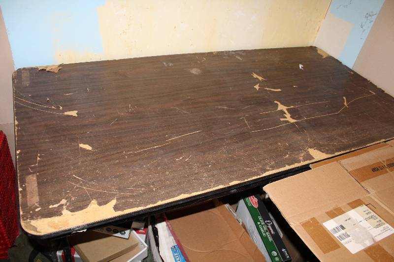 lot 8137 image: 5 Foot Folding Table- Cool