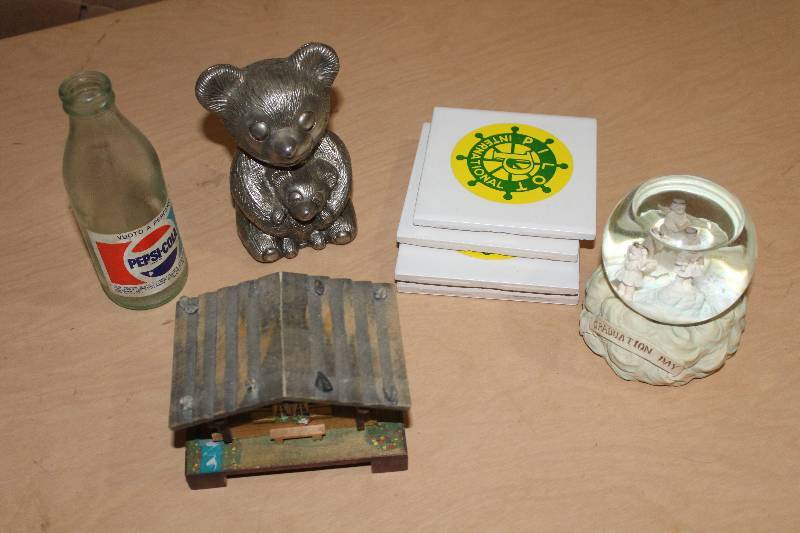 lot 8149 image: Lot of Assorted Home Dcor- Cute