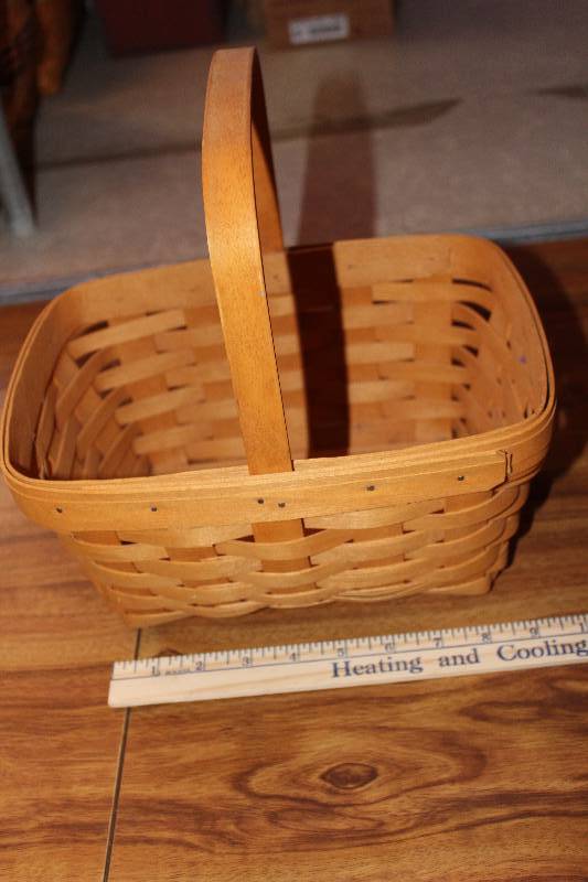 lot 8180 image: Longaberger Basket w Stationary Wood Handle- Very Cool