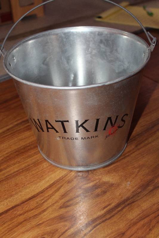 lot 8192 image: Watkins Tin Pale- Cool
