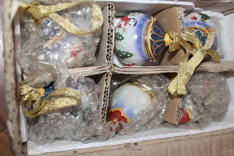 lot 8196 image: Lot of 6 Christmas Ornaments- See Photos