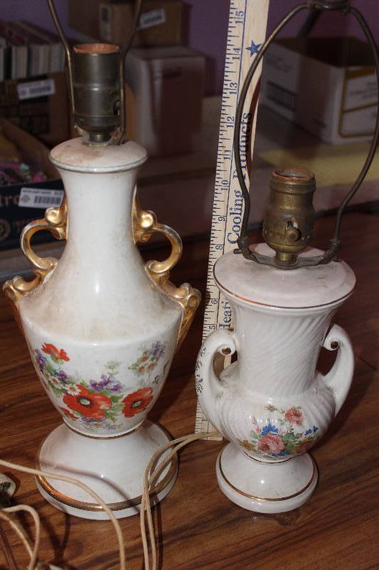 lot 8199 image: Set of 2 Floral Lamps- Take a Look