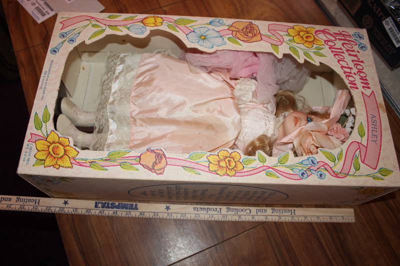 lot 8200 image: Ashley Heirloom Collection Doll- So Pretty