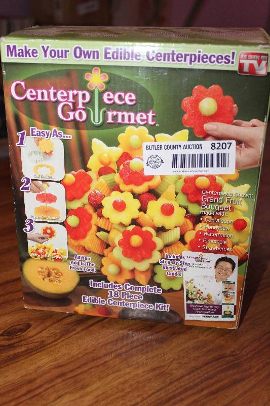 lot 8207 image: 18 Piece Edible Centerpiece Filings- Create Your Own Edible Arrangement