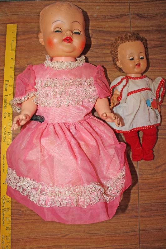 lot 8223 image: Lot of 2 Dolls- Pretty