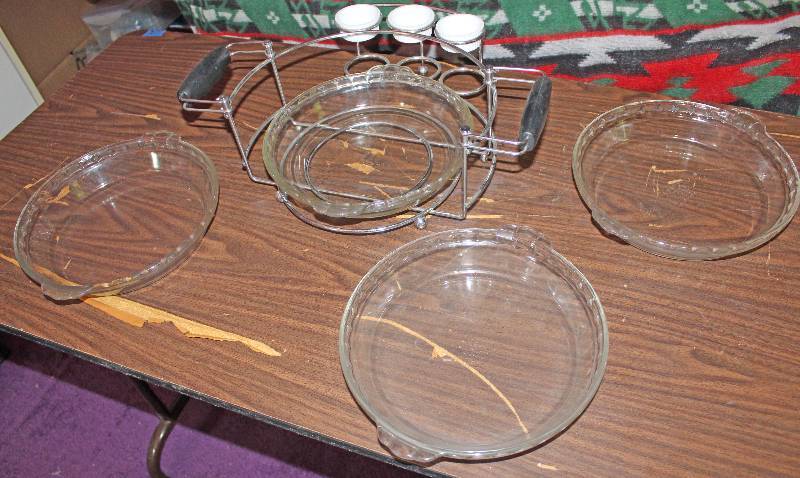 lot 8306 image: Lot of 4 Pyrex Pie Plates - Bake a Pie