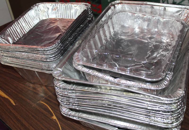 lot 8308 image: Lot of Foil Roasting Pans - Over 25 Some appear used