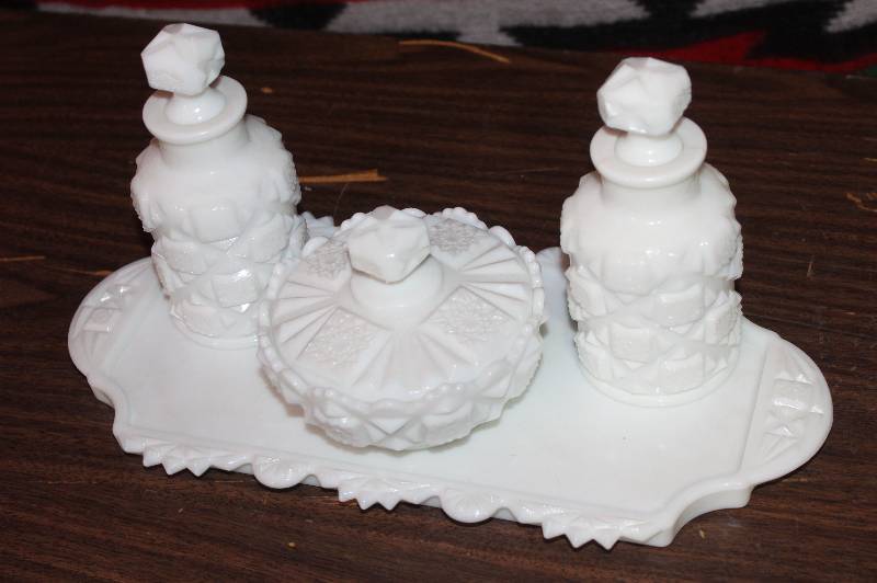 lot 8309 image: 4 - Pieces of Quilt Pattern Milk Glass - milkglass - Pretty