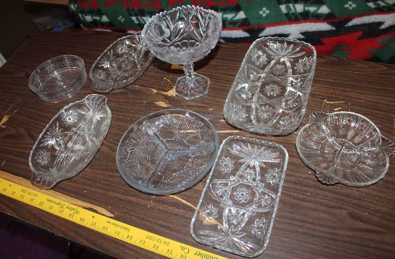 lot 8315 image: Lot of 8 Pieces of Glassware - see pics