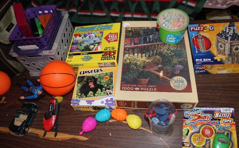 lot 8327 image: Lot of Puzzles and Toys