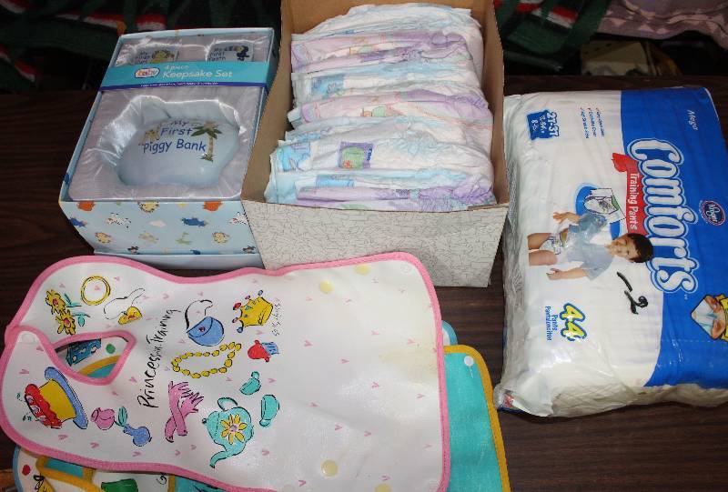 lot 8328 image: Lot of Baby Stuff - Diapers Bibs and Gift Set