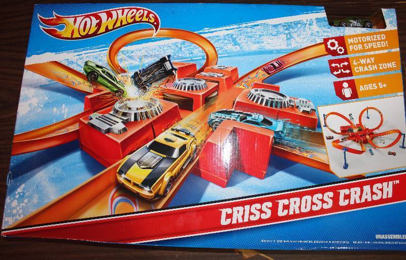 lot 8329 image: Hot Wheels - Criss Cross Crash - Race Track - NEW IN BOX