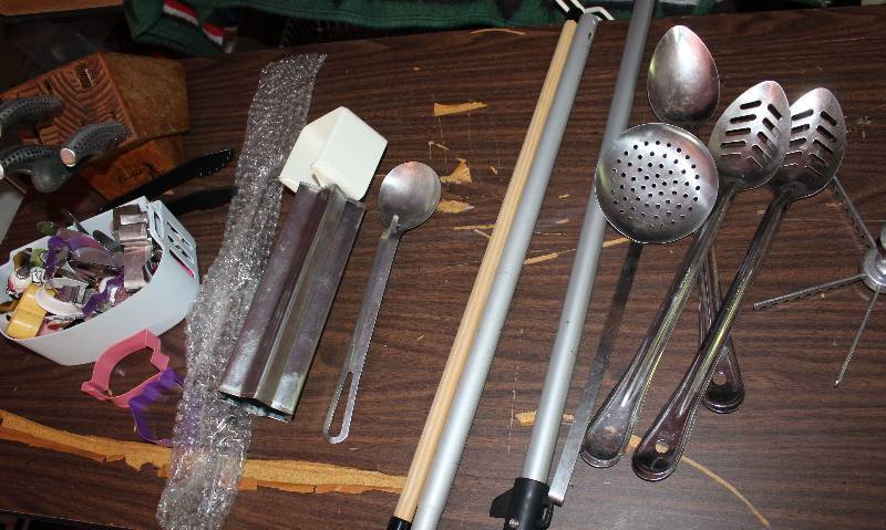 lot 8332 image: Lot of Kitchen Wares - see photos
