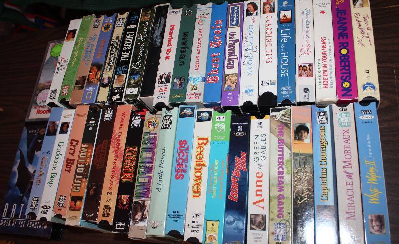 lot 8336 image: Lot of Kids VHS Movies - See Pics