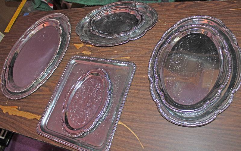 lot 8343 image: Lot of 13 Serving Trays