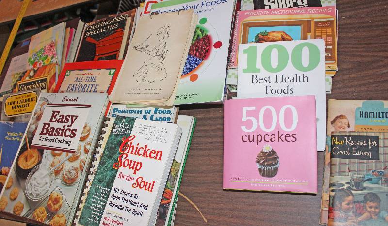 lot 8353 image: Lot of Cook Books - And other Books - cookbooks - see pics