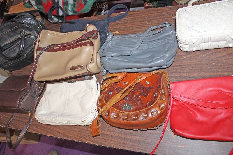 lot 8358 image: Lot of Assorted Ladies Purses