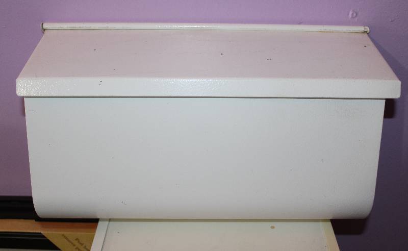 lot 8359 image: Mail Box
