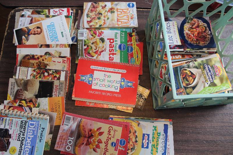 lot 8371 image: Assorted Cookbooks w Crate