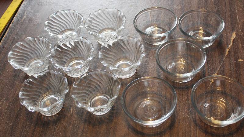 lot 8374 image: Lot of 12 Custard Cups