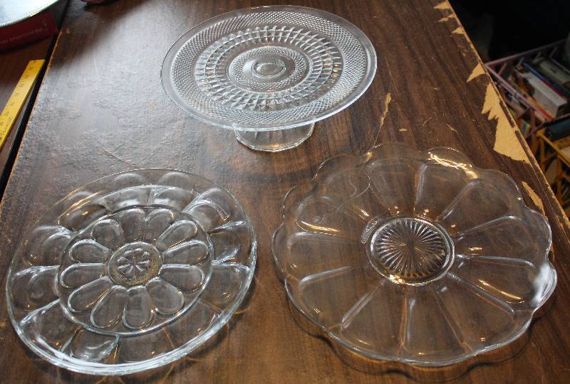 lot 8376 image: Glass Cake Stand & 2 Glass Serving Platters Neat