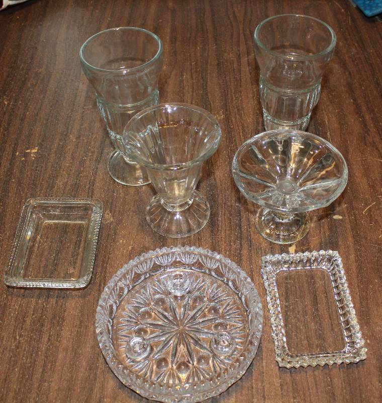 lot 8378 image: Assorted Glassware