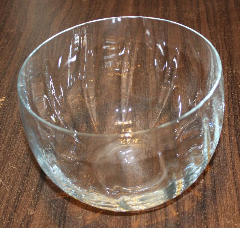 lot 8379 image: Glass Bowl - Nice - Approx 7.5 across