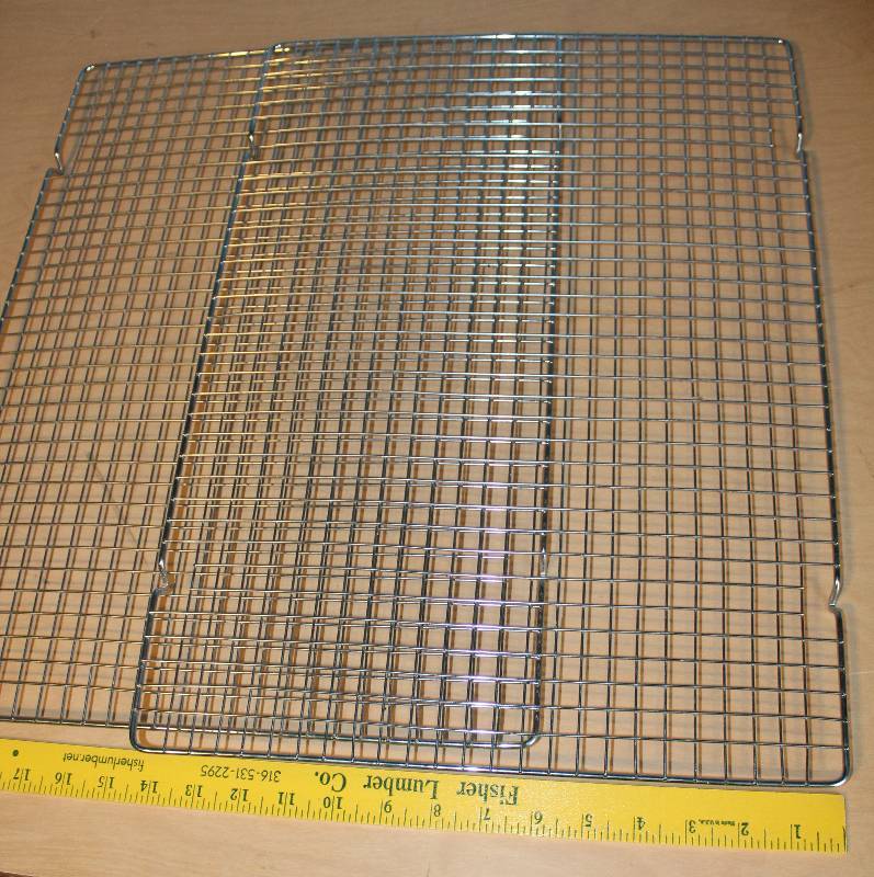 lot 8385 image: Lot of 2 Baking Cooling Racks
